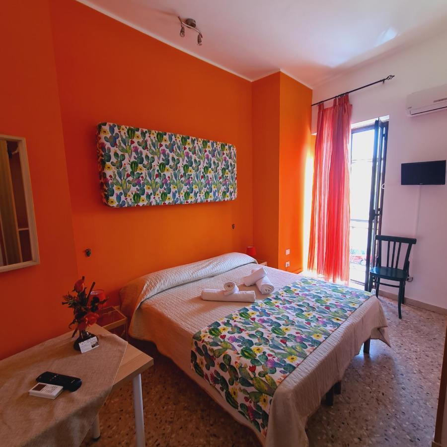 Due Passi Dal Centro Bed & Breakfast มาร์ซาลา ภายนอก รูปภาพ